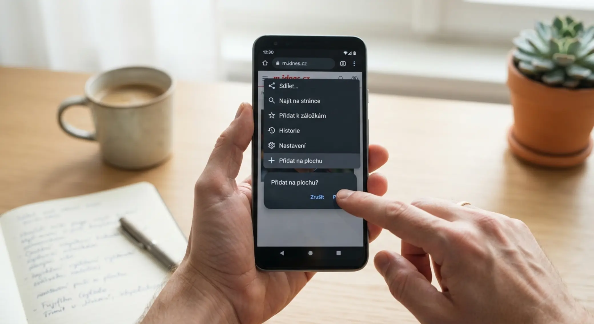 Android telefon s přidáním ikony Apollo na domovskou obrazovku